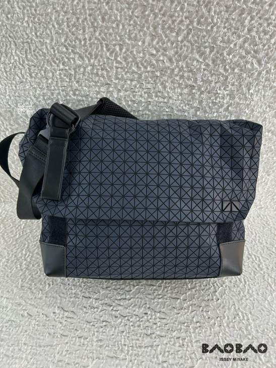 Picture of Issey Miyake Handbags _SKUfw221246710fw